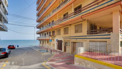 Top-floor apartment in the highly sought-after Playa de los Naufragos area, just 50 metres from the sea. With a built-up area of 117 m2 and an all-external layout, this property features three spacious double bedrooms and two full bathrooms, offering comfort for the whole family. Air conditioning is fitted throughout, and you can relax on the private terrace equipped with a pergola, perfect for enjoying the outdoors year-round. The separate kitchen provides practical functionality, while the living room serves as an space for family time or entertaining friends. This property also includes lift access and is conveniently located near bus routes, shopping centres, and schools, surrounded by children’s play areas. photo 32