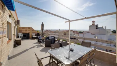 Top-floor apartment in the highly sought-after Playa de los Naufragos area, just 50 metres from the sea. With a built-up area of 117 m2 and an all-external layout, this property features three spacious double bedrooms and two full bathrooms, offering comfort for the whole family. Air conditioning is fitted throughout, and you can relax on the private terrace equipped with a pergola, perfect for enjoying the outdoors year-round. The separate kitchen provides practical functionality, while the living room serves as an space for family time or entertaining friends. This property also includes lift access and is conveniently located near bus routes, shopping centres, and schools, surrounded by children’s play areas. photo 23