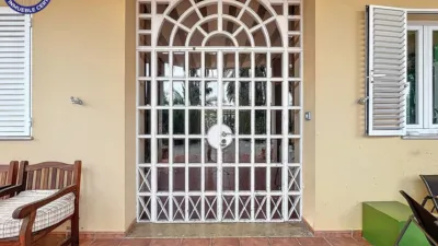 Chalet on Polígono 11 Street photo 12