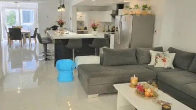 Terraced House in Metro Alginet photo 5