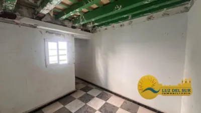 Piso en venta en La Caleta - La Viña, La Caleta-La Viña (Cádiz Capital) de 140.000 €