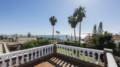 Chalet on Calle Cl El Burgo del Faro photo 3