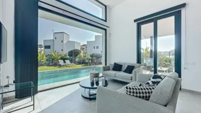 Chalet on Avenida de Palomares photo 8