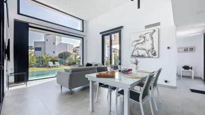 Chalet on Avenida de Palomares photo 9
