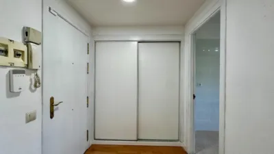 Apartment on Pablo Palazuelo Street photo 3