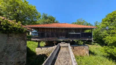 Casa – Salas, Samartín - Más