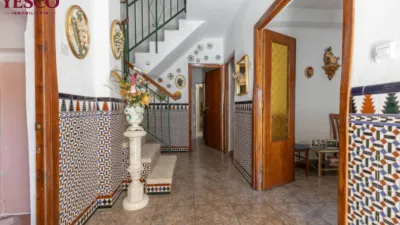 Terraced house on Calle Casillas photo 3