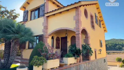 Chalet on Carrer del Llobregat photo 9