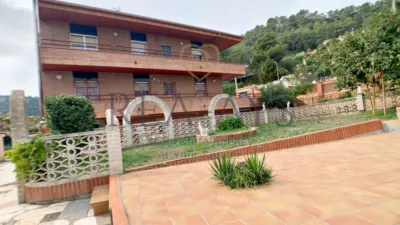 Chalet on Carrer de Vallirana photo 4
