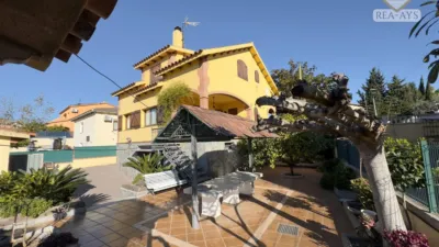 Chalet on Carrer del Llobregat photo 73