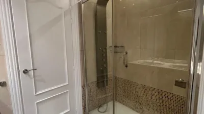 Habitación en alquiler en Calle de Juan Bravo, Plaza Mayor-San Agustín (Segovia Capital) de 1.200 €<span>/mes</span>