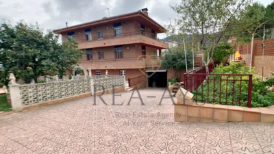 Chalet on Carrer de Vallirana photo 5