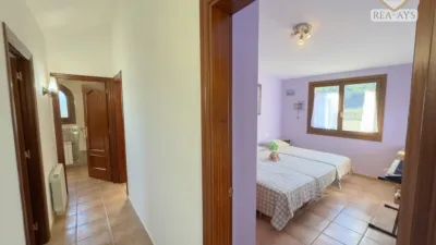 Chalet on Carrer del Llobregat photo 38