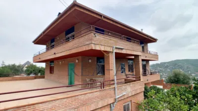 Chalet on Carrer de Vallirana photo 3