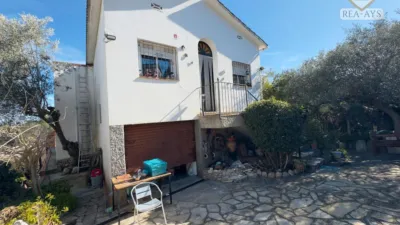 Chalet on Carrer de Santiago Rusiñol photo 3