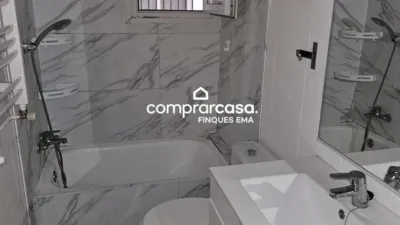 Flat on Carrer del Tres d'Abril photo 7