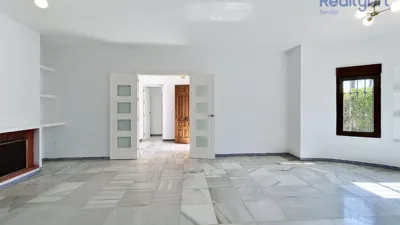 Chalet in El Capricho photo 19