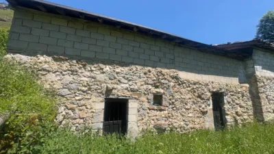 Finca rústica en venta en Calle Cuevas, El Pino (Moreda). Municipio de Aller de 19.500 €