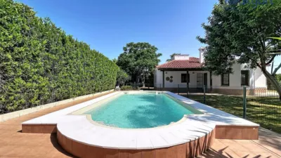 Chalet in El Capricho photo 11