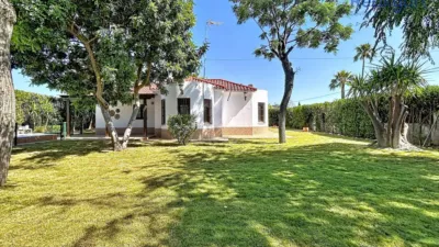 Chalet in El Capricho photo 5