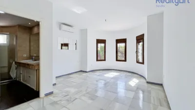 Chalet in El Capricho photo 24