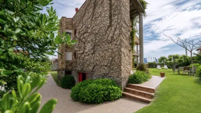 House on Palencia Street photo 22