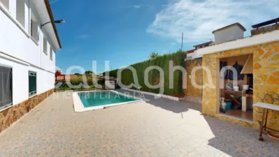 Chalet on Calle Rio Turia photo 3