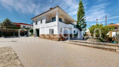 Chalet on Calle Rio Turia photo 2