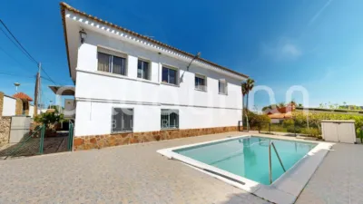 Chalet on Calle Rio Turia photo 4