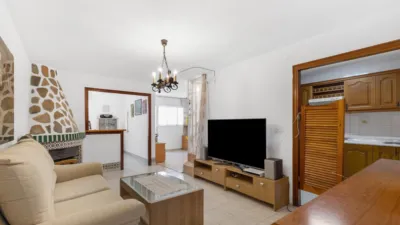 Bungalow on Arquitecto Larramendi Street photo 19