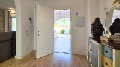Chalet on Calle Río Nervión photo 5