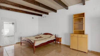 Bungalow on Arquitecto Larramendi Street photo 7