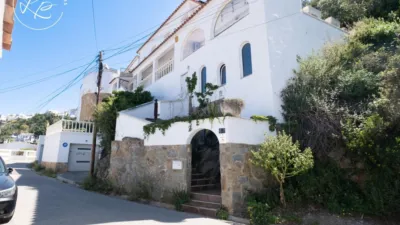 House on Carrer d'Antoni Canals photo 2