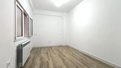 Piso en alquiler en Calle de Fuertes Acevedo, cerca de Calle de Antonio Martínez Vega, Buenavista-El Cristo (Oviedo) de 990 €<span>/mes</span>