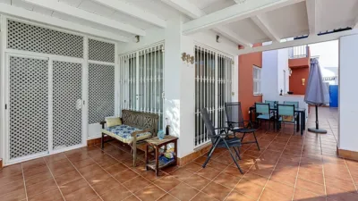 Semi-detached house on Avenida de la Alhambra, 6 photo 3