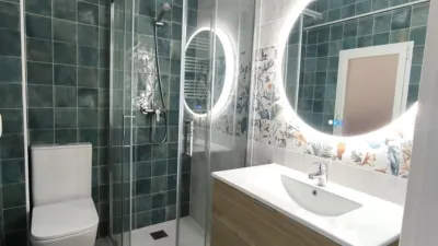 Piso en alquiler en Calle de Fuertes Acevedo, cerca de Calle de Antonio Martínez Vega, Buenavista-El Cristo (Oviedo) de 990 €<span>/mes</span>