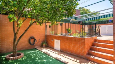 Casa en calle de Luis Fuentes Bejarano photo 2