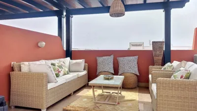 Penthouse on Calle Islas Canarias photo 20