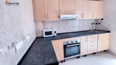 Habitación en alquiler en Calle del Jazmín, Carolinas (Distrito Pla-Carolinas. Alicante - Alacant) de 350 €<span>/mes</span>