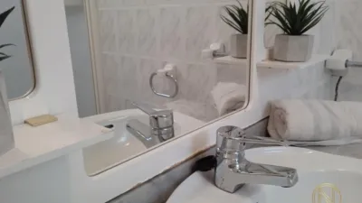 Apartment on Hermanos Navarro Caracena Street photo 28