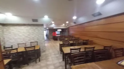 Local comercial en alquiler en Avenida de Rosalía de Castro, cerca de Rúa de Montero Ríos - Més