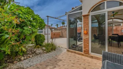 Chalet on Carrer del Morral photo 8