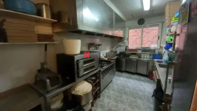 Local comercial en alquiler en Avenida de la Mahía, cerca de Calle Pedregal - Más