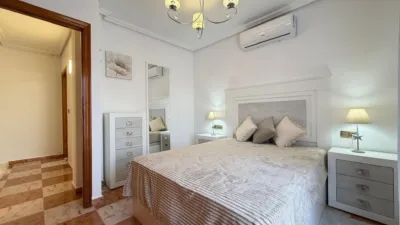 Townhouse in Las Filipinas photo 36
