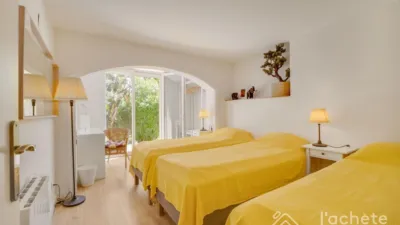 Chalet on Carrer de Josep Pla photo 19