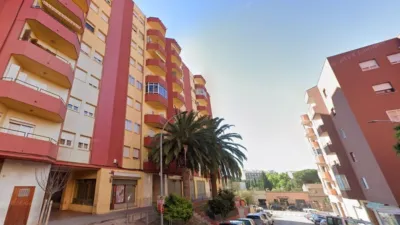 Flat on Dr Ferran Street, No. 8 photo 3