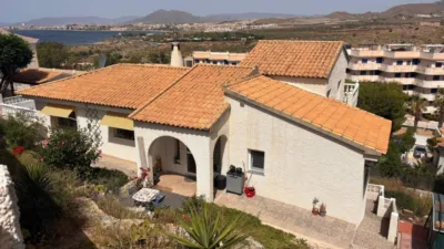 Chalet on Calle Espejos, Ur Mojon photo 4