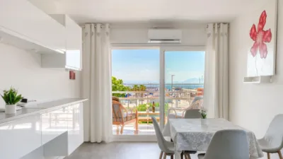 Apartment on Carles Fages de Climent Street photo 5