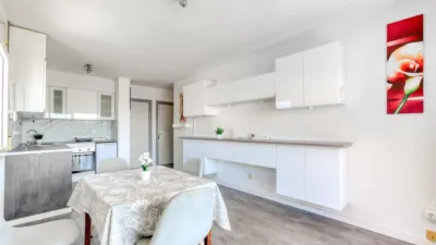 Apartment on Carles Fages de Climent Street photo 7