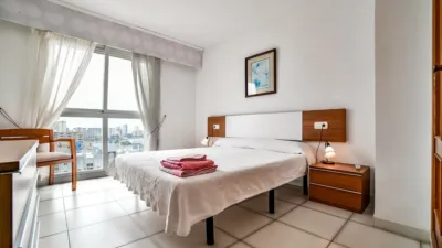 Duplex penthouse on the first line of La Fossa beach, 15th and 16th floors. Close to supermarkets and the urban bus stop. It has 150 square meters built, distributed in three bedrooms, three bathrooms, kitchen and living room with a 63-square-meter terrace with 360-degree views of all of Calpe. The apartment is located in a building with a community pool with direct access to the seaside promenade, social club and green areas where you can sunbathe or simply relax. photo 16
